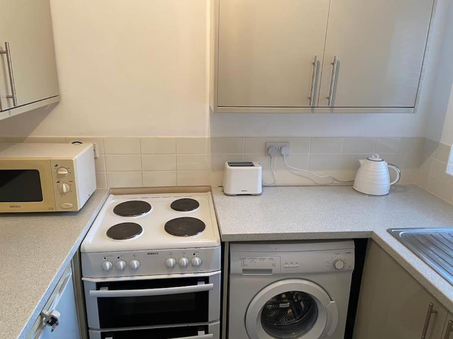 One Bedroom Ground Floor Flat Central Chichester Eksteriør bilde